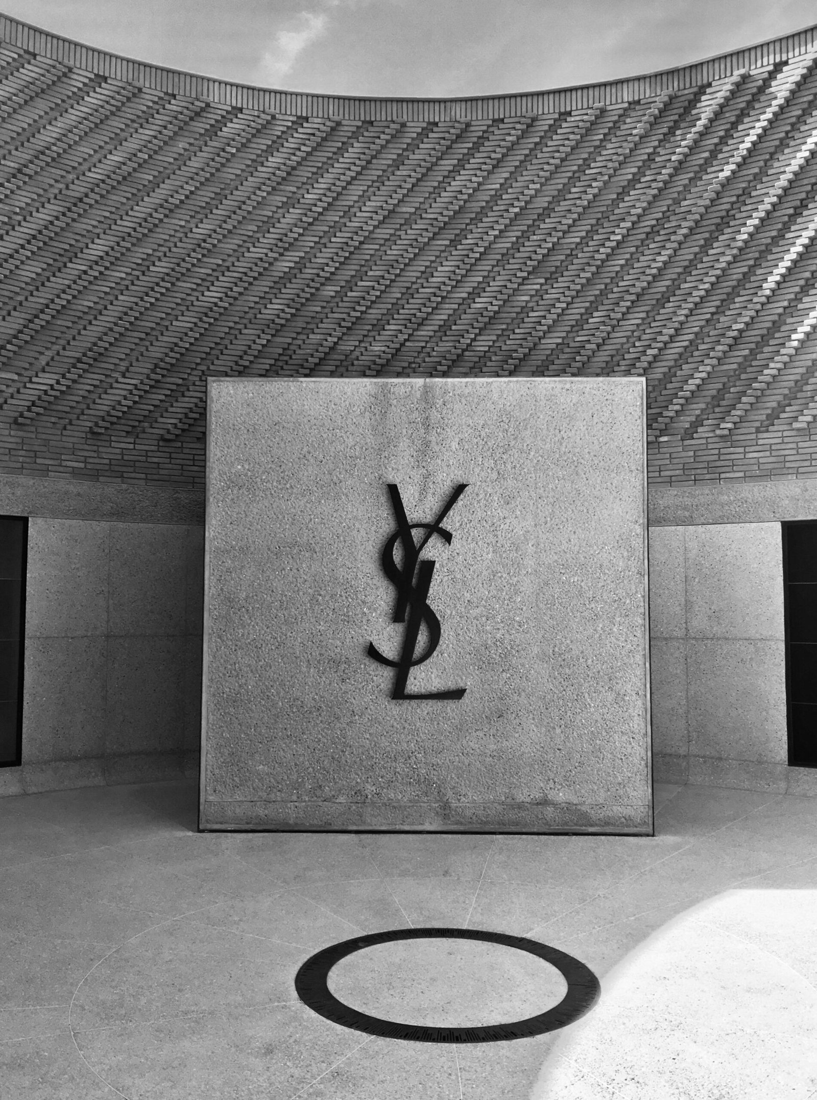 Visiter le musée Saint-Laurent à Marrakech : une immersion dans l'élégance et l'art 4 pexels celso da costa hamelink 3675276 9988488 scaled